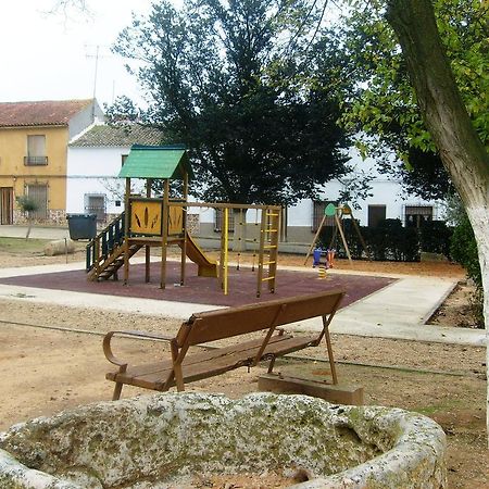 Гостевой дом Senorio De Monterruiz Касас-де-Санта-Крус Экстерьер фото